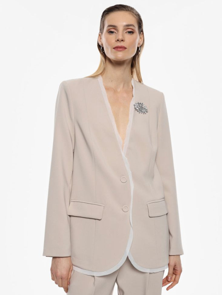 Blazer taglio dritto senza rever beige con spilla IMPERIAL